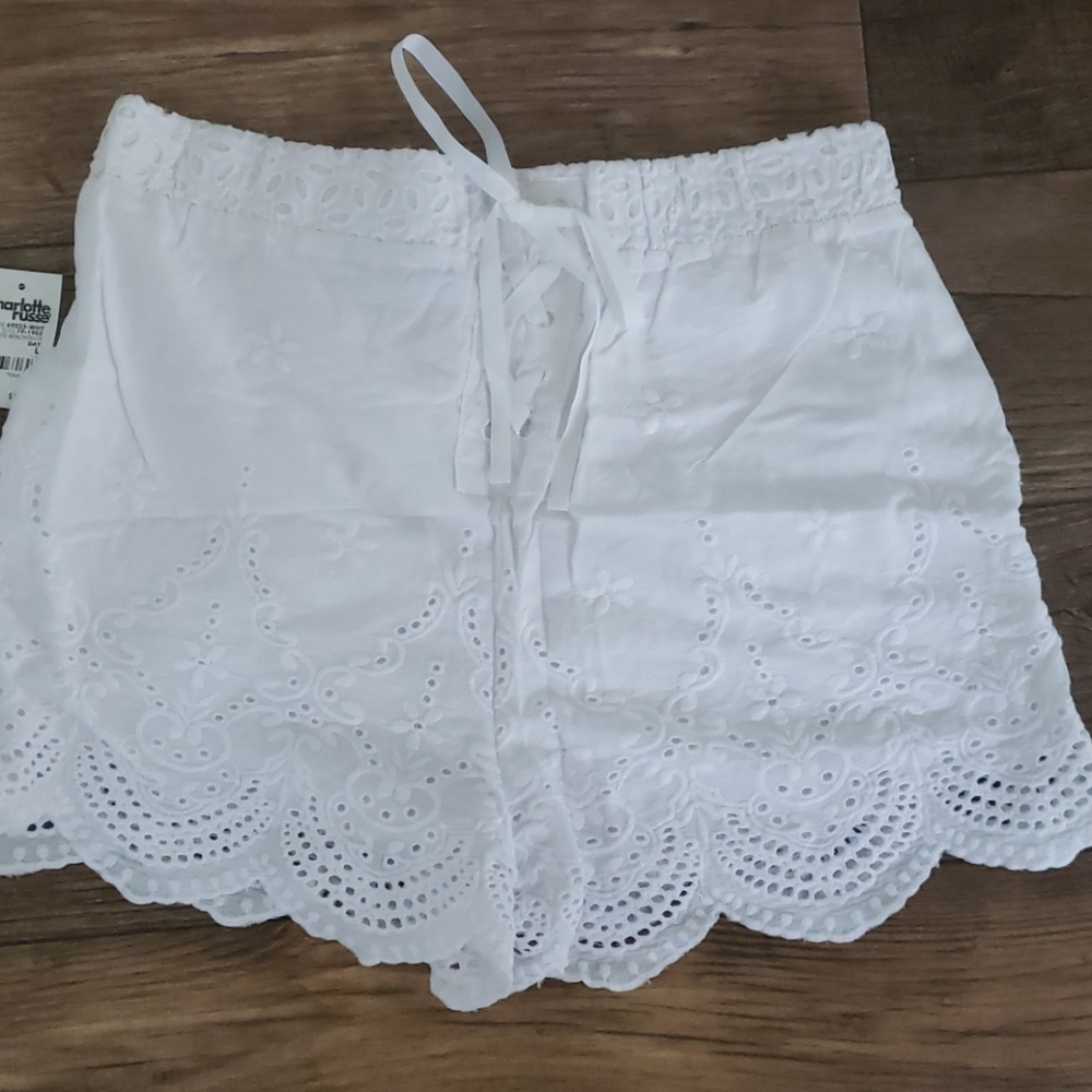 White lace short